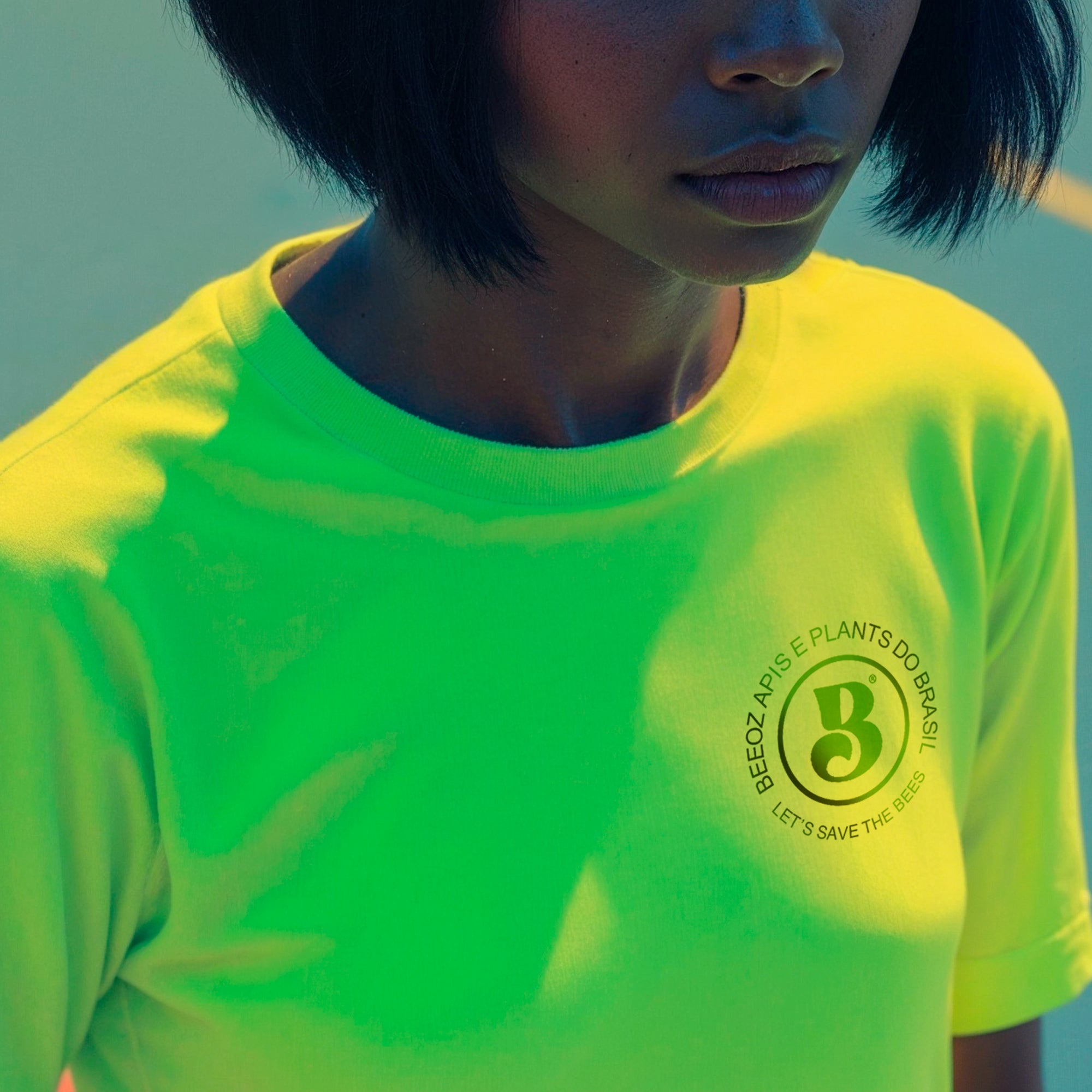 Camiseta casual: Let's Help Verde - BeeOz